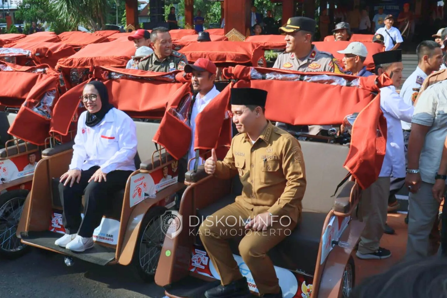 Prabowo Beri 100 Becak Listrik