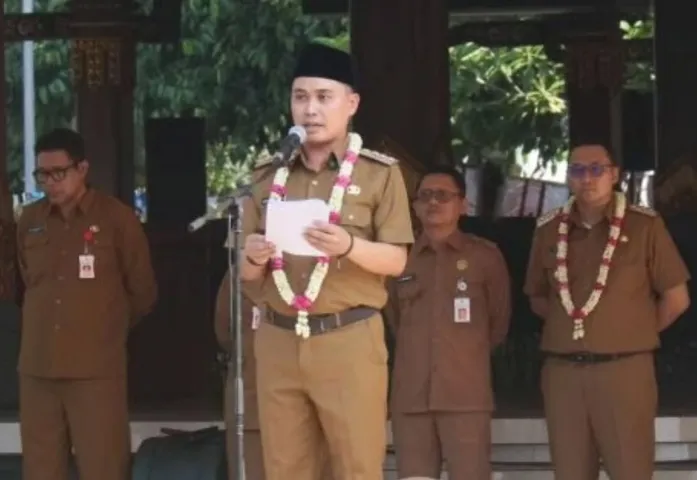 Bupati Mojokerto Al Barra Gencarkan Olahraga Tradisional di Kalangan Pelajar Gen Z 1 Bupati Mojokerto Al Barra