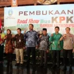 Bus_KPK_sampai_di_Ponorogo_1.JPG Bus KPK sampai di Ponorogo 1