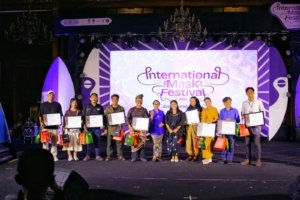 IMF 2025 Guncang Surakarta: Panggung Topeng Dunia Berdenyut di Pendhapi Gedhe