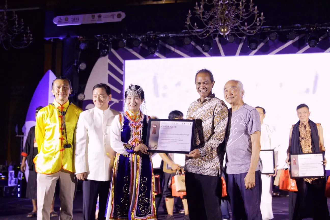 International Mask Festival 2025 Sukses Satukan Simfoni Budaya Topeng Dunia Di Panggung Festival Seni Surakarta 1 International Mask Festival 2025 Sukses Satukan Simfoni Budaya Topeng Dunia Di Panggung Festival Seni Surakarta