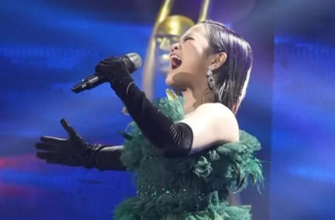 Mutia DA7 di 30th Asian Television Awards