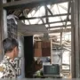 Atap Rumah Warga Roboh, Pemkot Surabaya Sigap Menolong dan Menguatkan Korban