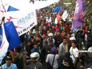 Demonstrasi Buruh Jawa Timur untuk Tuntutan Upah Minimum Provinsi 2026 Rp 3,3 Juta