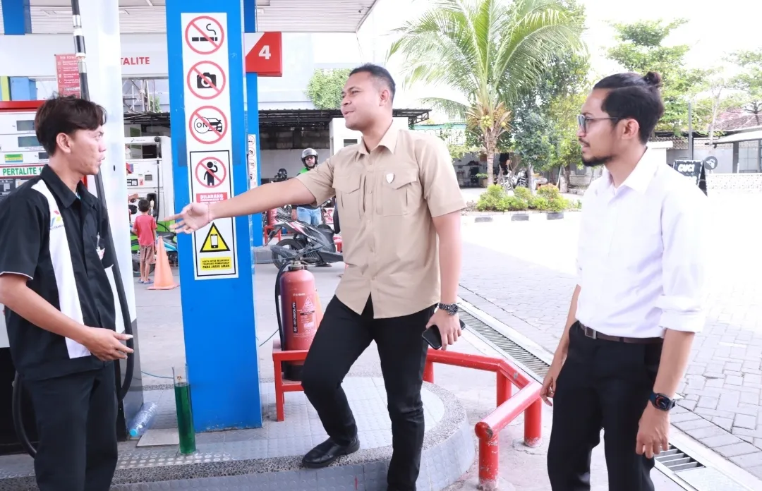 Respon Cepat Redam Kekhawatiran Warga, Polres Gresik Sidak Sejumlah SPBU 1 Respon Cepat Redam Kekhawatiran Warga, Polres Gresik Sidak Sejumlah SPBU