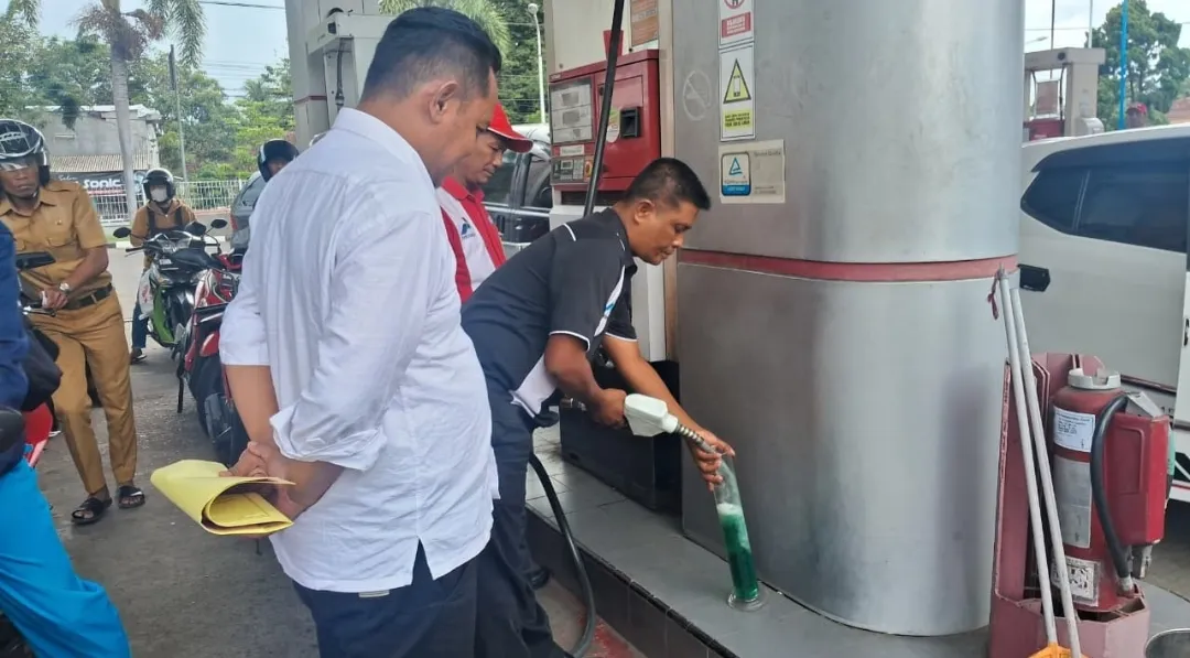 Polres Bondowoso Sidak SPBU Tindak Lanjuti Keluhan Masyarakat Terkait Pertalite 1 Polres Bondowoso Sidak SPBU Tindak Lanjuti Keluhan Masyarakat Terkait Pertalite