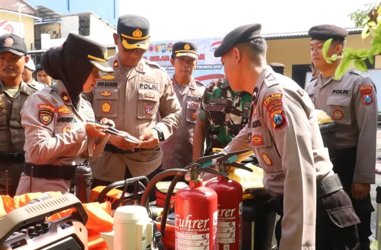 Perkuat Koordinasi dan Respons Cepat, Polres Pelabuhan Tanjung Perak Gelar Apel Siaga Bencana 1 Perkuat Koordinasi dan Respons Cepat, Polres Pelabuhan Tanjung Perak Gelar Apel Siaga Bencana