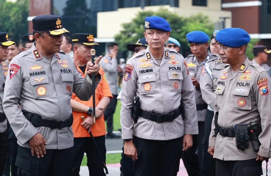 Polda Jatim Bersama Pemprov Siagakan Personel Gabungan Antisipasi Bencana Hidrometeorolog 1 Polda Jatim Bersama Pemprov Siagakan Personel Gabungan Antisipasi Bencana Hidrometeorolog