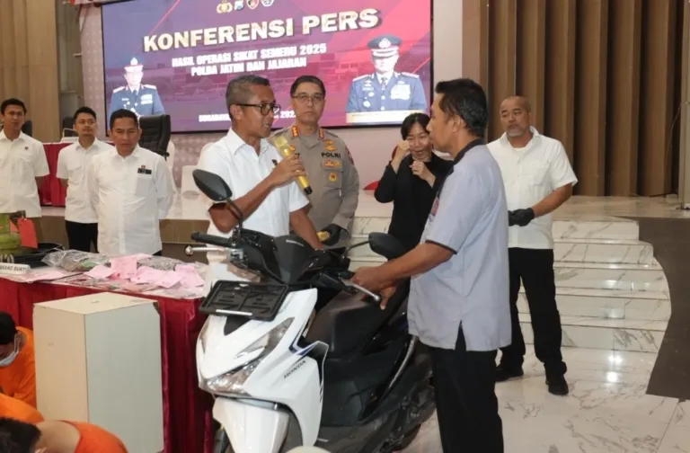 Polda Jatim Kembalikan Motor kepada Pemiliknya Usai Ditemukan Saat Operasi Sikat Semeru 2025