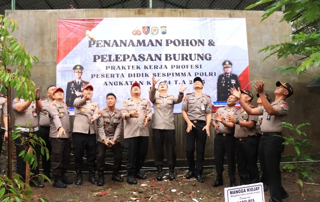 Peserta Didik Sespimma Lepas 125 Burung di Polres Malang Jaga Keseimbangan Alam 1 Peserta Didik Sespimma Lepas 125 Burung di Polres Malang Jaga Keseimbangan Alam