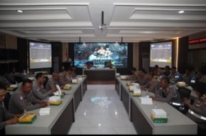 Jelang Operasi Zebra Semeru 2025, Polres Pelabuhan Tanjung Perak Matangkan Kesiapan Lewat Latpraops.