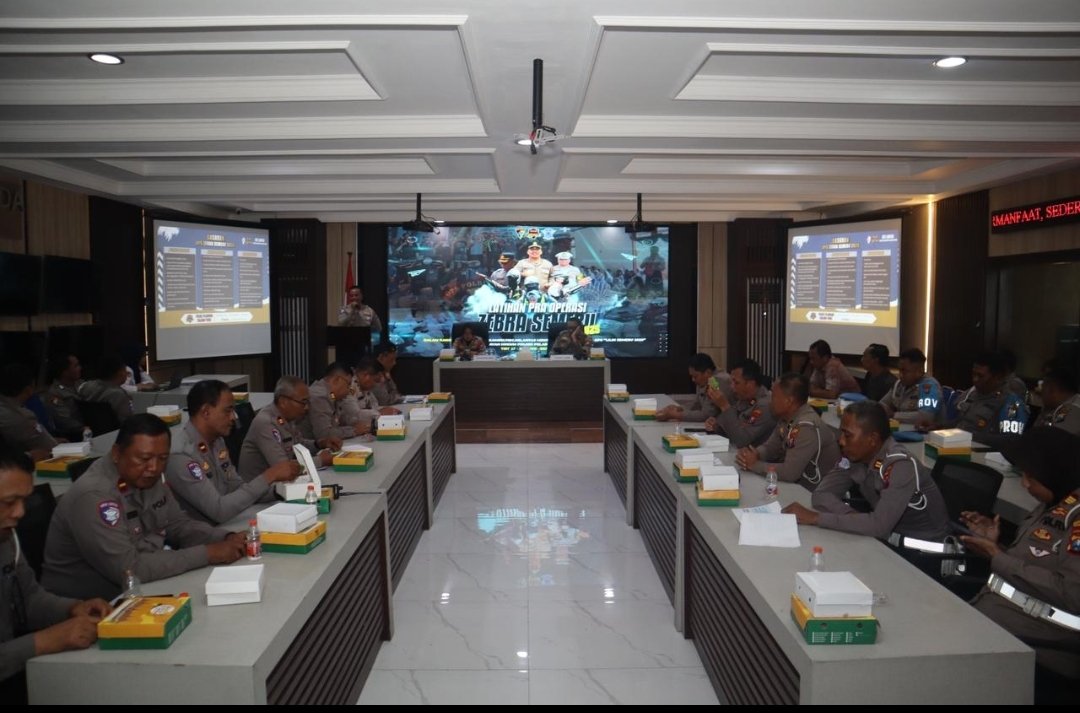 Jelang Operasi Zebra Semeru 2025, Polres Pelabuhan Tanjung Perak Matangkan Kesiapan Lewat Latpraops. 1 Jelang Operasi Zebra Semeru 2025, Polres Pelabuhan Tanjung Perak Matangkan Kesiapan Lewat Latpraops.