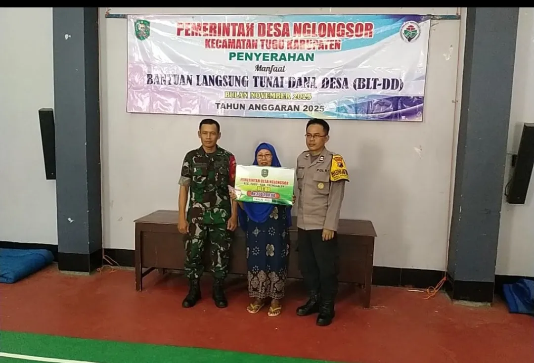 Sinergi TNI-Polri Hadirkan Rasa Aman dalam Penyaluran BLT-DD untuk Warga di Trenggalek 1 Sinergi TNI-Polri Hadirkan Rasa Aman dalam Penyaluran BLT-DD untuk Warga di Trenggalek