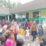 Polda Jatim Berikan Trauma Healing untuk Anak – anak di Pengungsian Dampak Erupsi Gunung Semeru