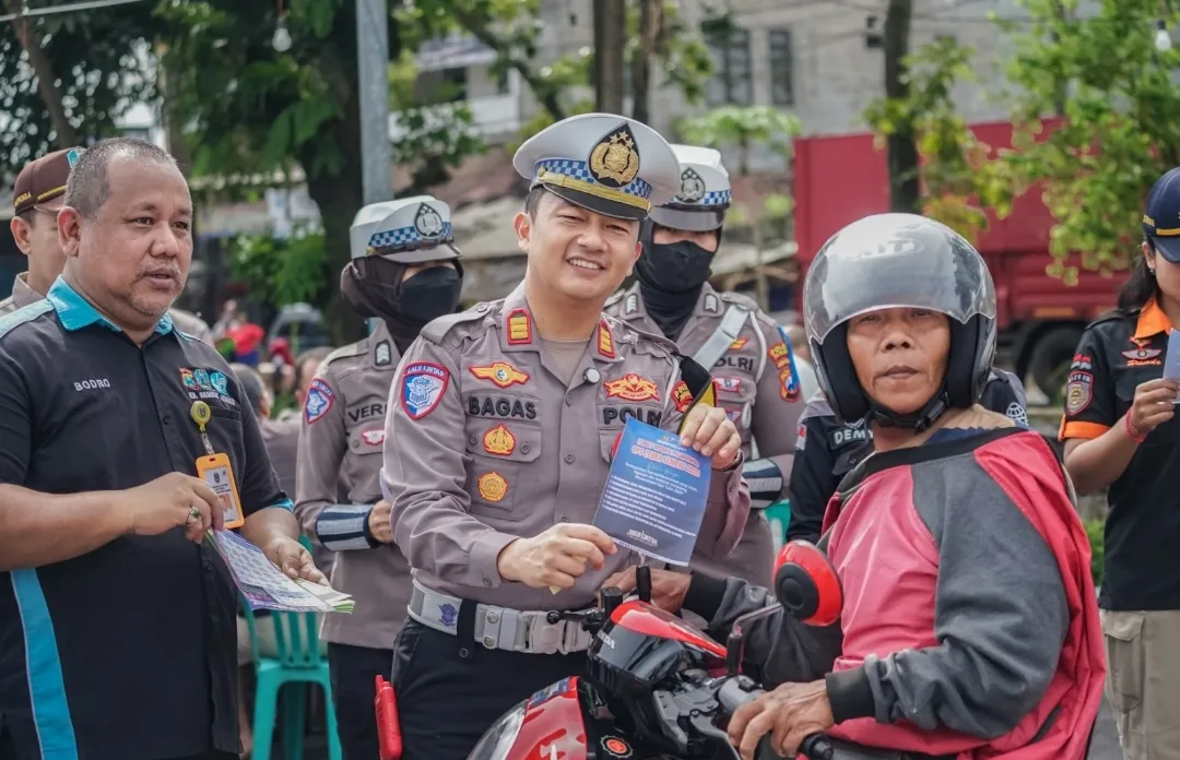 Polres Jember Gencarkan Edukasi Tertib Lalin di Operasi Zebra Semeru 2025