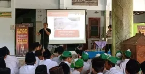 Road Show : Polres Kediri Beri Edukasi Bahaya Narkoba kepada Para Santri