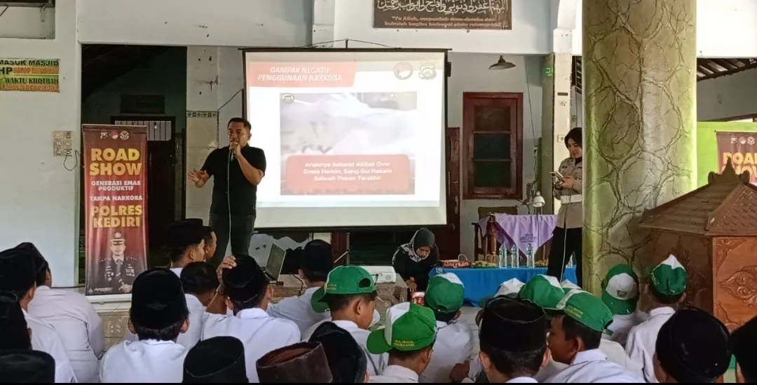 Road Show : Polres Kediri Beri Edukasi Bahaya Narkoba kepada Para Santri