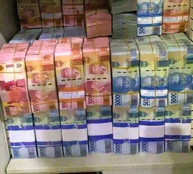 Penangkapan Bupati Ponorogo dalam Operasi Tangkap Tangan KPK, Miliki Harta Rp 6,35 Miliar 1 Penangkapan Bupati Ponorogo