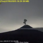 gunung-semeru-erupsi-dengan-tinggi-letusan-mencapai-1000-mee-syji.jpg gunung semeru erupsi dengan tinggi letusan mencapai 1000 mee syji