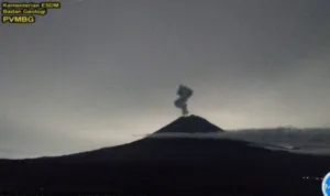 gunung-semeru-erupsi-dengan-tinggi-letusan-mencapai-1000-mee-syji.jpg gunung semeru erupsi dengan tinggi letusan mencapai 1000 mee syji