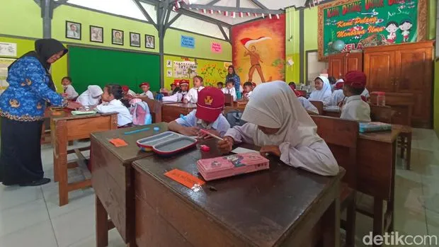Dinas Pendidikan Blitar Dispendik Surabaya,