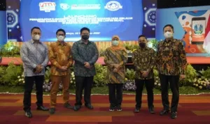 khofifah gubernur jawa timur mbizmarket