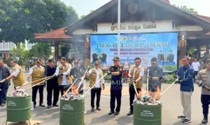 pemkab-mojokerto-bersama-bea-cukai-sidoarjo-musnahkan-rokok-dan-miras-ilegal-senilai-rp-193-miliar-20250521_214803.jpg pemkab mojokerto bersama bea cukai sidoarjo musnahkan rokok dan miras ilegal senilai rp 193 miliar 20250521 214803