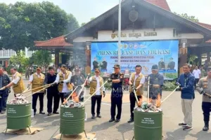 Peristiwa Pemusnahan Rokok dan Miras Ilegal di Trenggalek