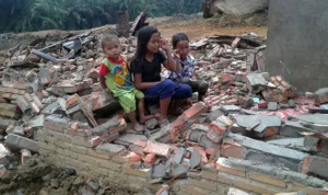 sisa sisa rumah petani mekarjaya yang digusur