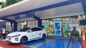 Perkuat Ekosistem Energi Bersih, PLN Resmikan SPKLU Center Pertama di Jawa Timur