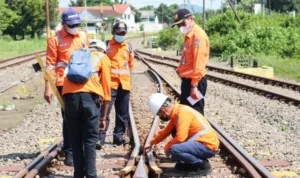 625ea319a53d4-jelang-mudik-perawatan-dan-pemeriksaan-rel-ka_665_374.jpg 625ea319a53d4 jelang mudik perawatan dan pemeriksaan rel ka 665 374