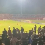 730x480 img 37987 pemandangan berbeda tersaji saat pertandingan persijap jepara vs persela lamongan yang diiringi shol