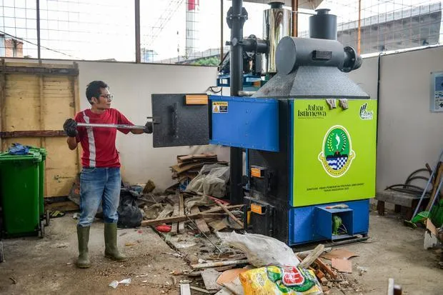 Nasib proyek sampah jadi energi: Dibatalkan MA, dihidupkan Danantara