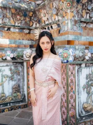 10 Potret Rachel Vennya dan Keluarga Mengunjungi Wat Arun di Thailand