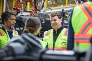 Pengusaha Ford Gunakan Mobil Listrik Tiongkok ke Kantor