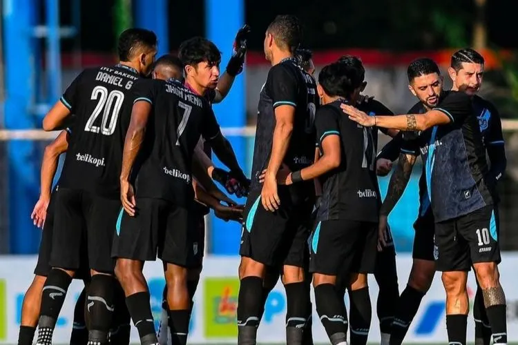 Kisruh Persela: Imran Batal Latih, Pemain Pindah ke PSIS