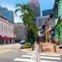 8 Potret Bella Graceva Berjalan-Jalan di Chinatown Singapura