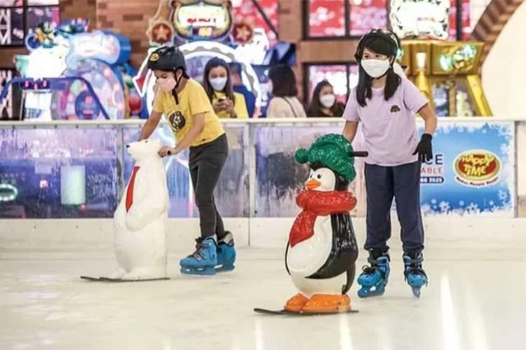 4 wahana ice skating seru di Surabaya untuk liburan Natal dan Tahun Baru