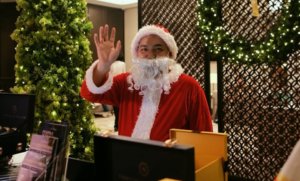 Gifts of joy, suasana hangat dan ceria sambut Natal di Surabaya