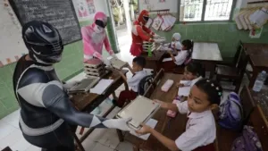 DPR Kecam Usulan Sopir MBG Pakai Baju Power Rangers