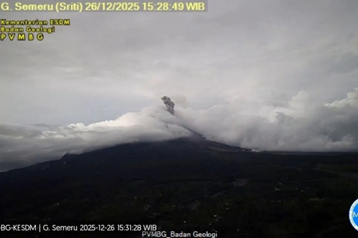 Gunung Semeru erupsi lagi Jumat sore, tinggi letusan 900 meter di atas puncak 1 Gunung Semeru erupsi lagi Jumat sore, tinggi letusan 900 meter di atas puncak