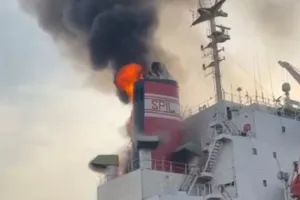 Kebakaran kapal kontainer di Tanjung Perak, DPKP Surabaya kerahkan 16 unit pemadam