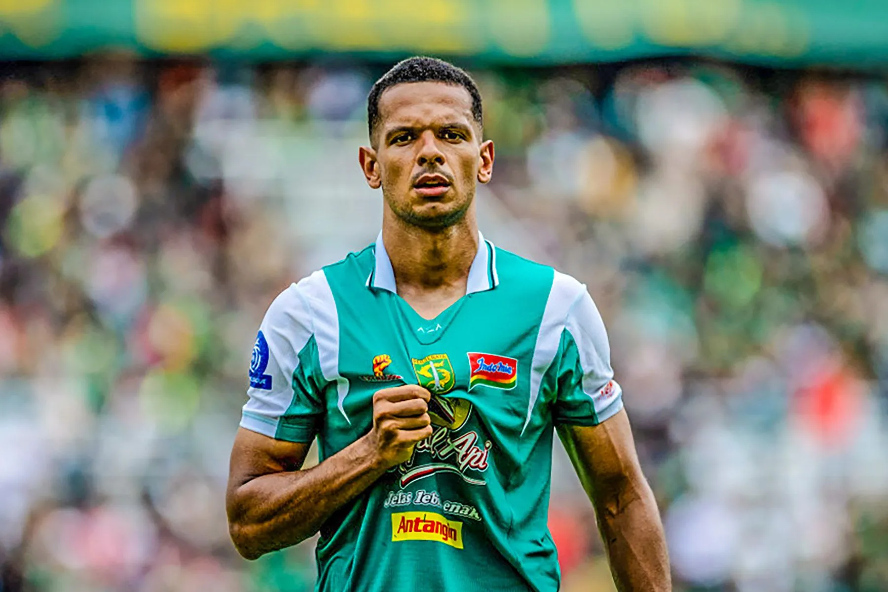 Persebaya Surabaya cuci gudang! Lima pemain asing dikabarkan lepas, pengganti berasal dari Portugal dan Brasil 1 Persebaya Surabaya cuci gudang! Lima pemain asing dikabarkan lepas, pengganti berasal dari Portugal dan Brasil