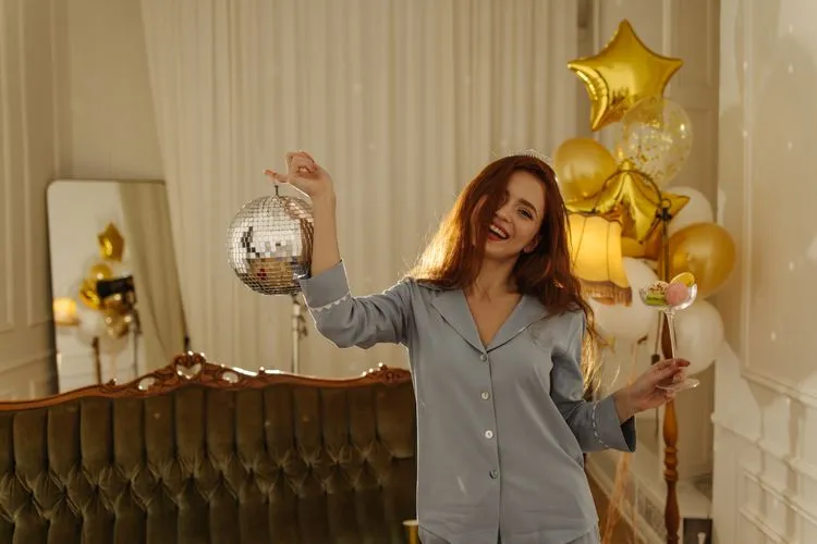 Jomblo Bukan Penghalang! 7 Tips Merayakan Tahun Baru Seru Tanpa Pasangan