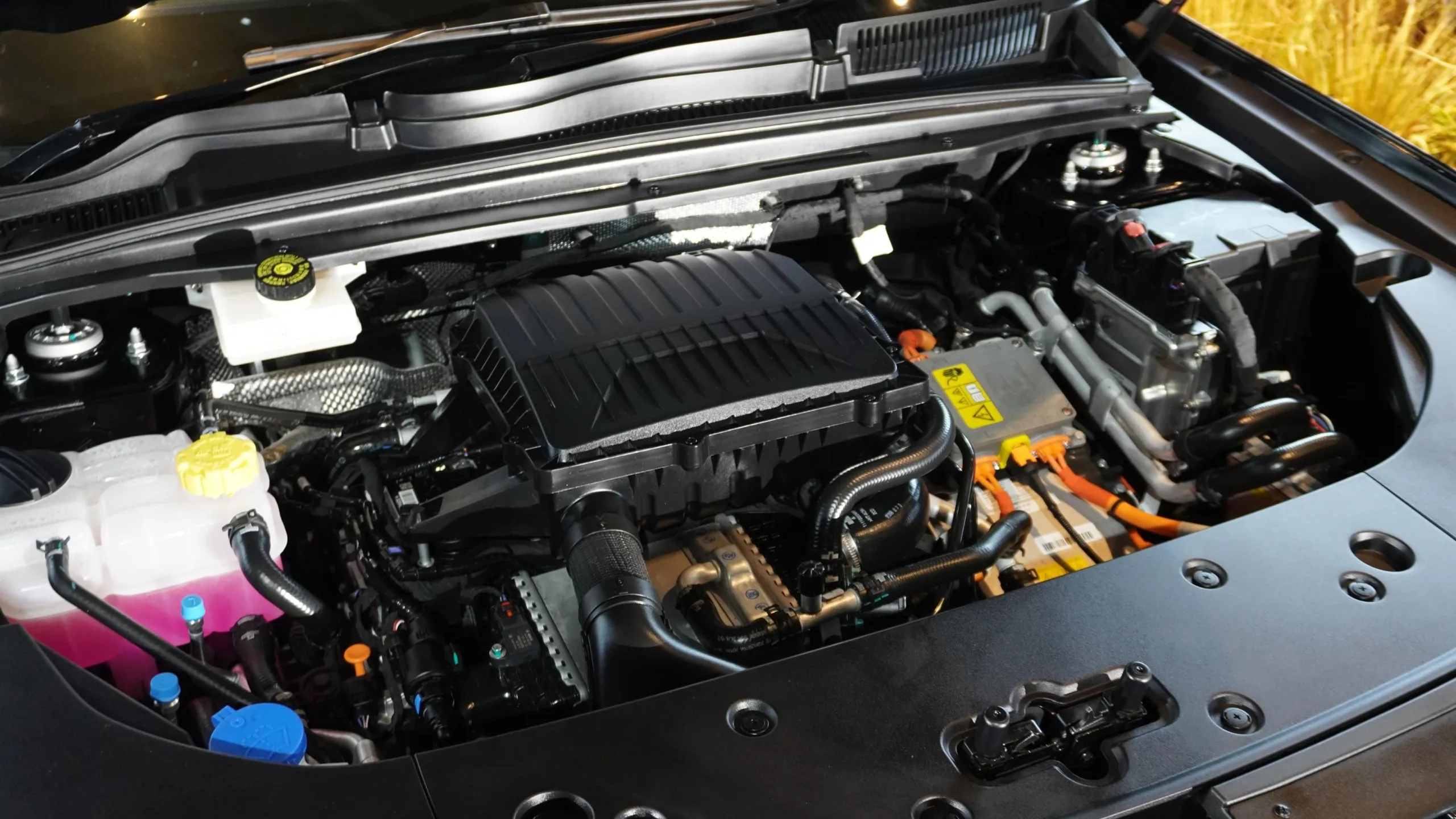 Busi Iridium Wajib untuk Mobil Hybrid, Ini Alasannya