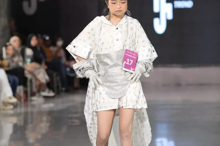 Perjalanan Ibu yang Tak Pernah Berhenti Membimbing Devina, Anak dengan Down Syndrome 1 Devina, Anak dengan Down Syndrome