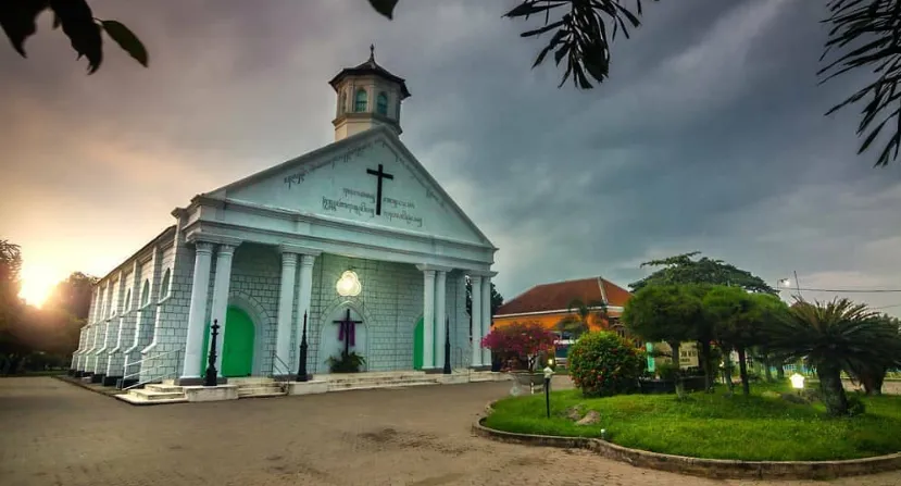 Pohon Natal dari Bambu: Simbol Kekuatan dan Kerendahan Hati di GKJW Jombang