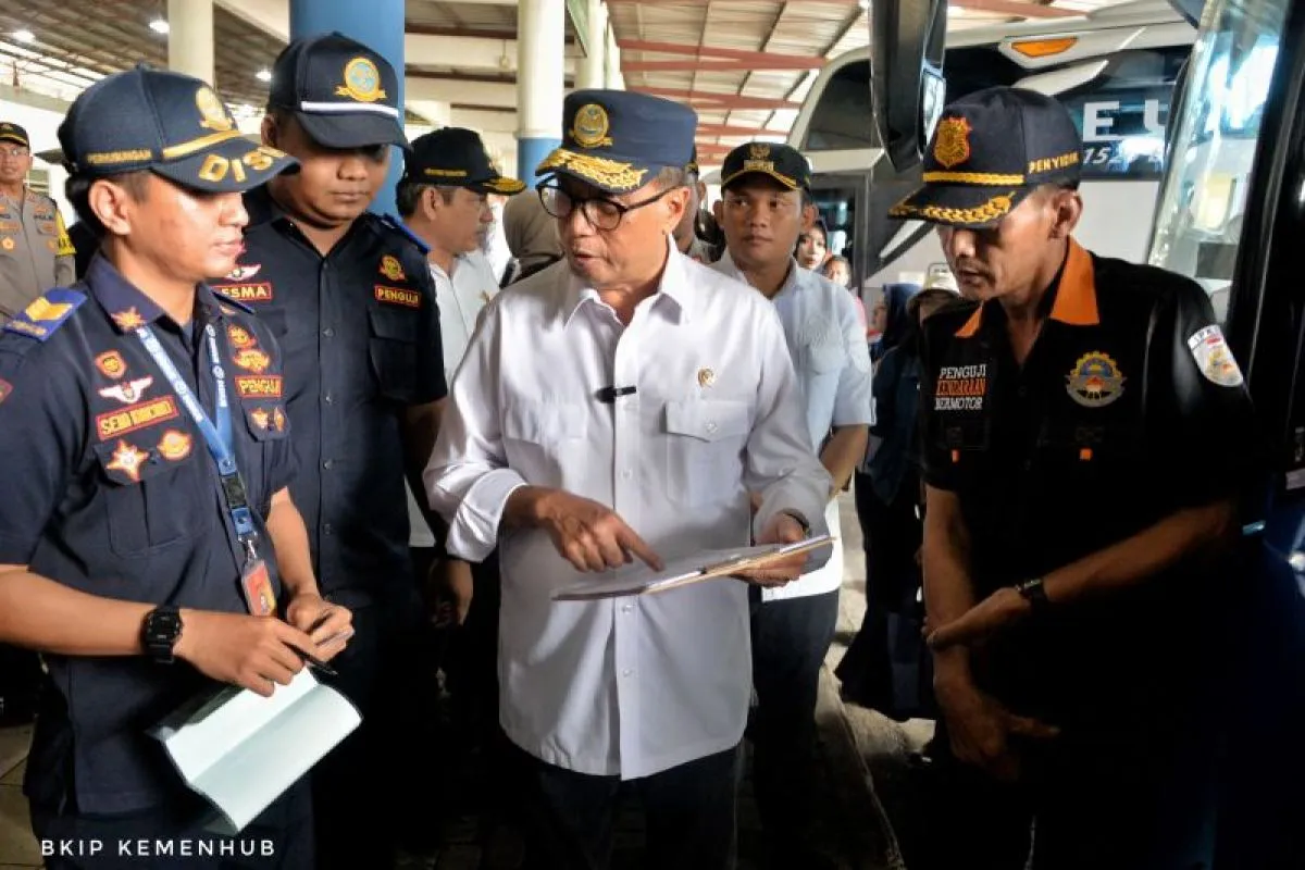 Persiapan Angkutan Nataru 2025/2026 di Jawa Timur, Menhub Periksa Langsung Jalur Transportasi Jawa Timur