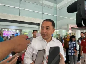 Aturan Wali Kota Surabaya Terbaru! Tak Hanya Murid, Guru Juga Dilarang Main HP Saat Mengajar