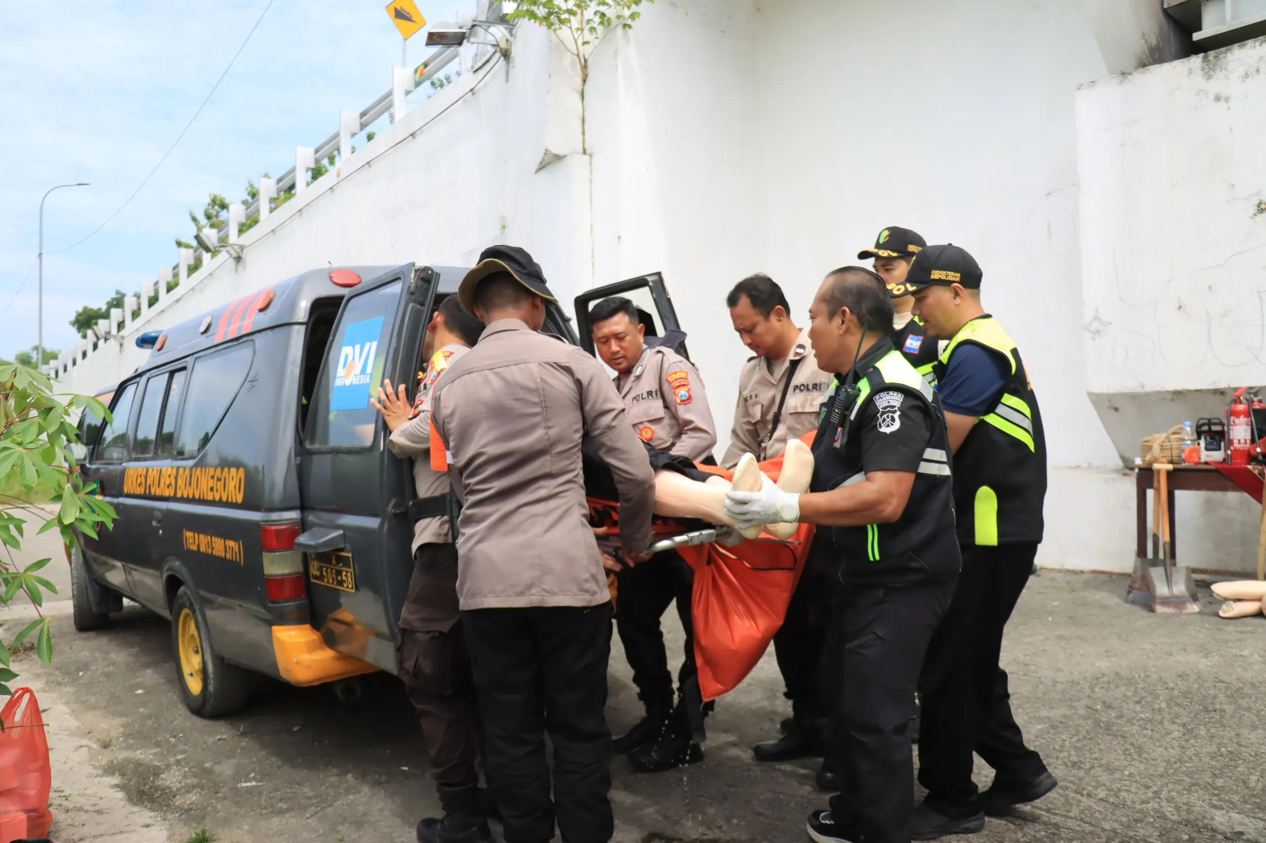 Polres Bojonegoro Latih Personel Tanggap Darurat dan SAR 1 Polres Bojonegoro Latih Personel Tanggap Darurat dan SAR